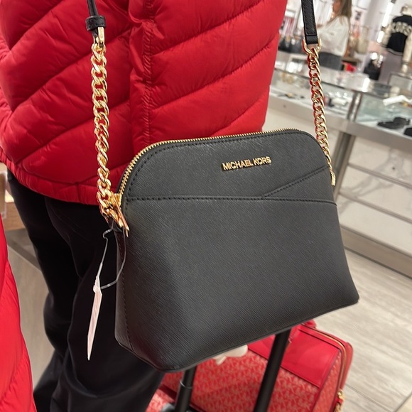 MICHAEL KORS
Jet Set Travel Medium Dome Crossbody Bag
Black - Picture 6 of 16